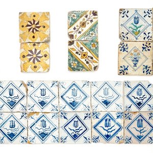 24 carreaux en faïence de Delft et d'Espagne en bleu et blanc et polychrome, 17ème — photo 1