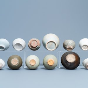 24 petits vases en porcelaine de Chine, Song et après — photo 4