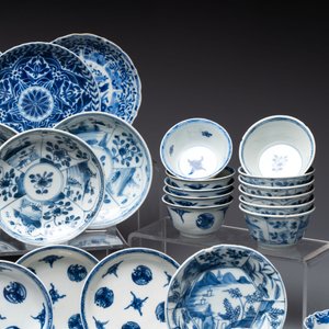 26 Chinese blue, white and Imari-style cups and 28 saucers, Kangxi and later — 照片 6