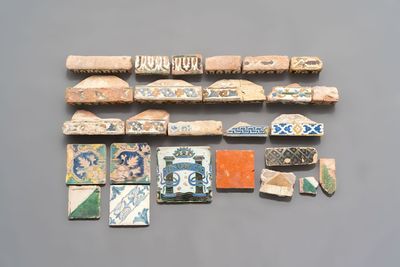 26 various tiles, border tiles and fragments, mainly Spain, incl. Toledo, 16th C. and later