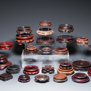29 fraaie Chinese houten sokkels, 19/20e eeuw — foto 1