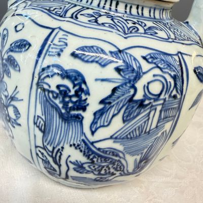 A Chinese blue and white 'Buddhist Lion' wine pot and cover — photo 4