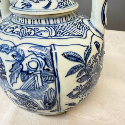 A Chinese blue and white 'Buddhist Lion' wine pot and cover — photo 5