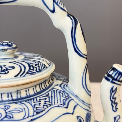 A Chinese blue and white 'Buddhist Lion' wine pot and cover — photo 11