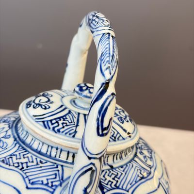 A Chinese blue and white 'Buddhist Lion' wine pot and cover — photo 15