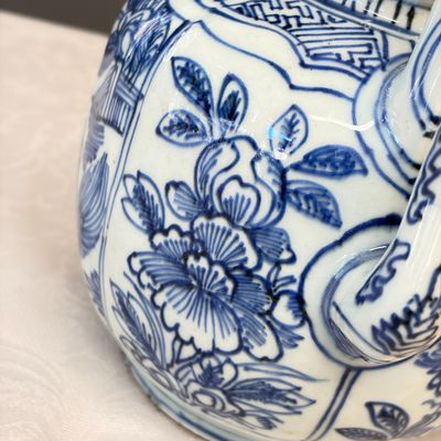 A Chinese blue and white 'Buddhist Lion' wine pot and cover — photo 17