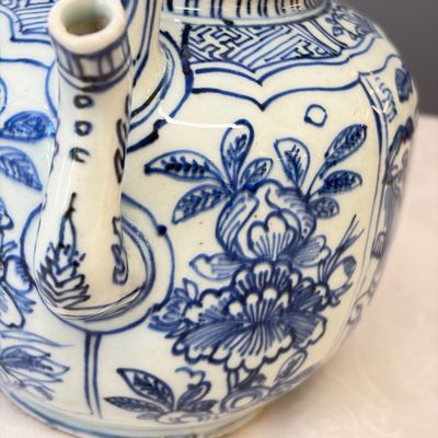 A Chinese blue and white 'Buddhist Lion' wine pot and cover — photo 18