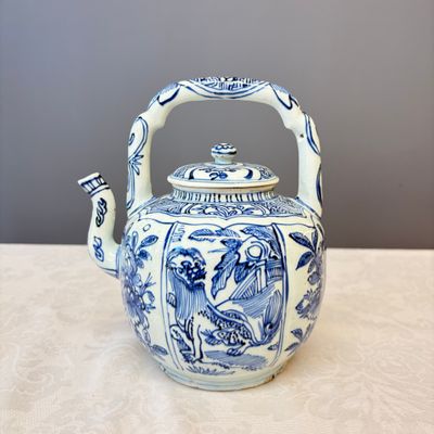 A Chinese blue and white 'Buddhist Lion' wine pot and cover — photo 1