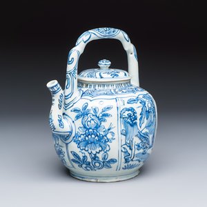 A Chinese blue and white 'Buddhist Lion' wine pot and cover — photo 1