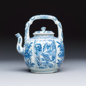 A Chinese blue and white 'Buddhist Lion' wine pot and cover — photo 2