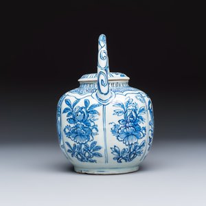 A Chinese blue and white 'Buddhist Lion' wine pot and cover — photo 3