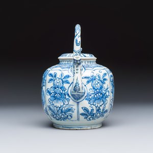 A Chinese blue and white 'Buddhist Lion' wine pot and cover — photo 5