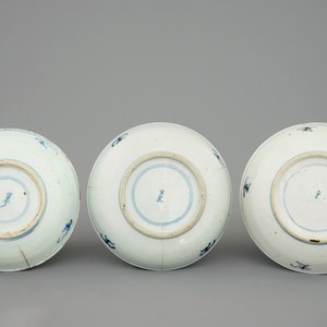 3 assiettes en porcelaine de Japon des fours d'Arita, 17/18ème — photo 2