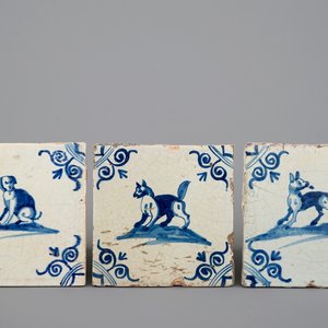 3 blauw-witte Delftse tegels met dieren, 17e eeuw — foto 1