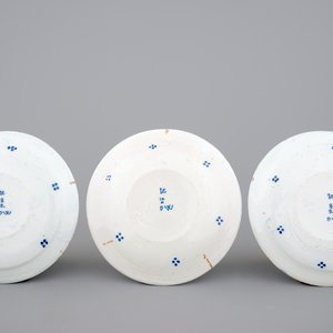 3 blue and white Dutch Delft chinoiserie Kangxi-style plates, ca. 1700 — 照片 2
