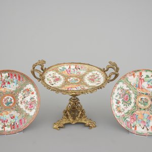 3 Chinese Canton famille rose porcelain plates, one with ormolu mount, 19th C. — photo 1