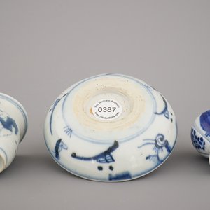 3 Chinese porcelain blue and white wares, Ming dynasty and Kangxi — 照片 6