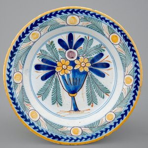 3 Dutch Delft dishes, blue, white and polychrome, 18th C. — 照片 4