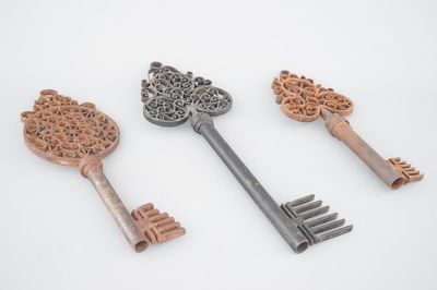 3 grans clés en fer forgé, objet de promotion, 19/20ème siècle
