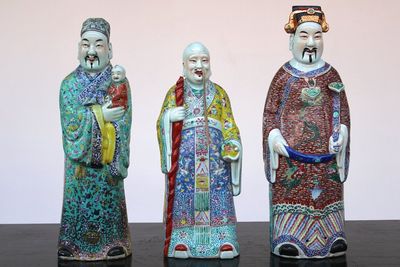 3 mooie figuren van "Onsterfelijken" in Chinees porselein, 19e eeuw.