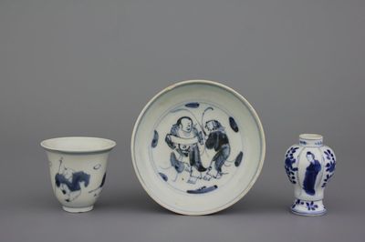 3 objets en porcelaine de Chine, bleu et blanc, dynastie Ming et Kangxi