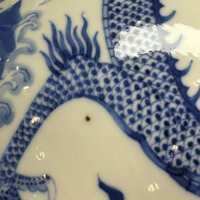 A pair of Chinese blue and white 'Dragon' jars and covers — photo 15