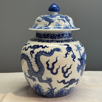 A pair of Chinese blue and white 'Dragon' jars and covers — photo 35