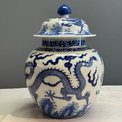 A pair of Chinese blue and white 'Dragon' jars and covers — photo 37