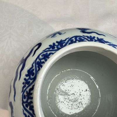 A pair of Chinese blue and white 'Dragon' jars and covers — photo 44