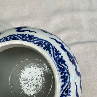 A pair of Chinese blue and white 'Dragon' jars and covers — photo 45