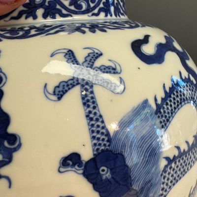 A pair of Chinese blue and white 'Dragon' jars and covers — photo 49