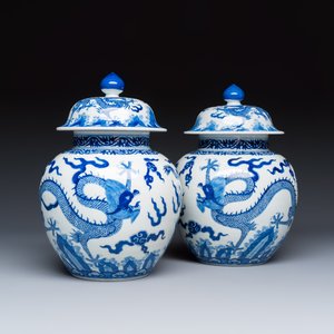 A pair of Chinese blue and white 'Dragon' jars and covers — photo 1