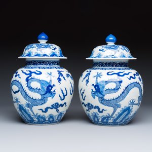 A pair of Chinese blue and white 'Dragon' jars and covers — photo 2