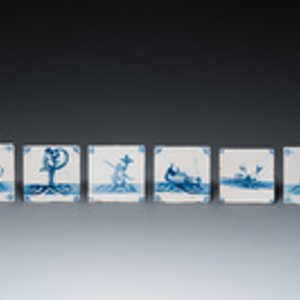 30 carreaux en faïence de Delft en bleu et blanc à décor de monstres marins et de navires, 18ème — photo 2