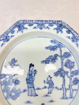 Six Chinese blue and white plates after a European silver model — photo 8