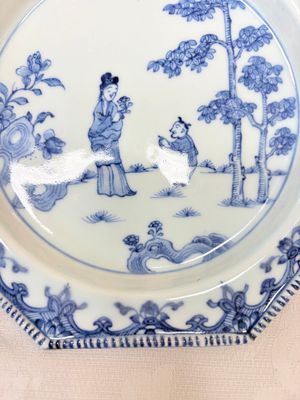 Six Chinese blue and white plates after a European silver model — photo 9