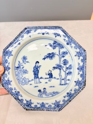 Six Chinese blue and white plates after a European silver model — photo 11