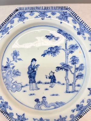 Six Chinese blue and white plates after a European silver model — photo 12