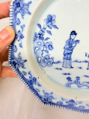 Six Chinese blue and white plates after a European silver model — photo 18