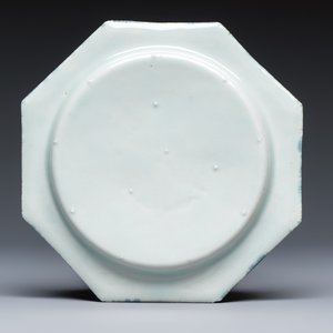 Six Chinese blue and white plates after a European silver model — photo 3