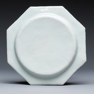 Six Chinese blue and white plates after a European silver model — photo 9