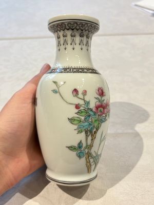 31 Chinese famille rose vases, Qianlong and Jingdezhen marks, 20th C. — 照片 101