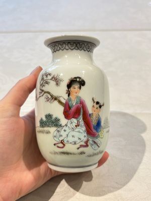 31 Chinese famille rose vases, Qianlong and Jingdezhen marks, 20th C. — 照片 104