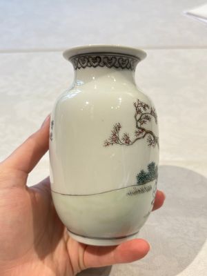 31 Chinese famille rose vases, Qianlong and Jingdezhen marks, 20th C. — 照片 107