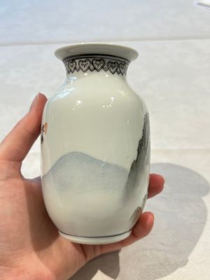 31 Chinese famille rose vases, Qianlong and Jingdezhen marks, 20th C. — 照片 113