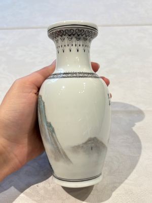 31 Chinese famille rose vases, Qianlong and Jingdezhen marks, 20th C. — 照片 129