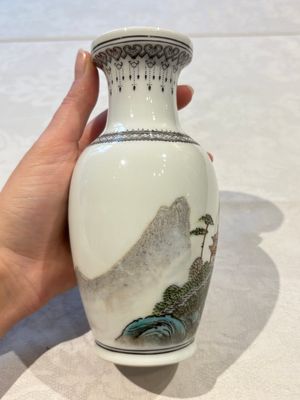 31 Chinese famille rose vases, Qianlong and Jingdezhen marks, 20th C. — 照片 131