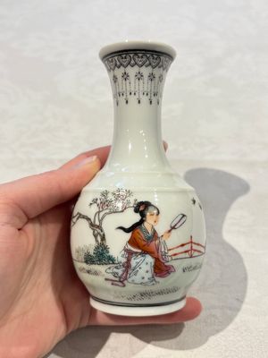 31 Chinese famille rose vases, Qianlong and Jingdezhen marks, 20th C. — 照片 140