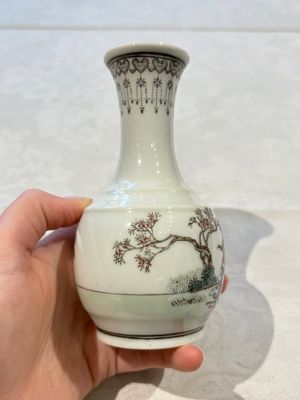 31 Chinese famille rose vases, Qianlong and Jingdezhen marks, 20th C. — 照片 143