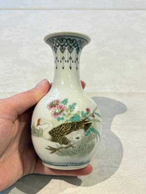 31 Chinese famille rose vases, Qianlong and Jingdezhen marks, 20th C. — 照片 146